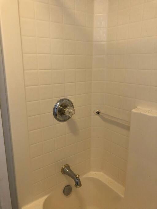 Private 2-Bedroom With Free Parking And Direct Bus To Nyc Manhattan Only 2 Blocks Away Linden Extérieur photo