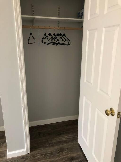 Private 2-Bedroom With Free Parking And Direct Bus To Nyc Manhattan Only 2 Blocks Away Linden Extérieur photo